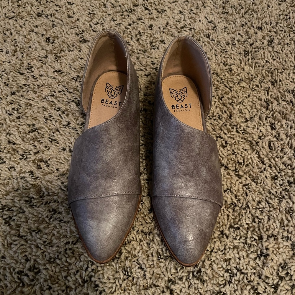 BEAST FASHION Gray Leather Flats Minimalist Design